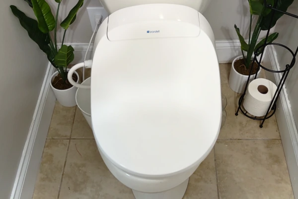 Brondell Inc. S300-EW Swash 300 Elongated Advanced Bidet Toilet Seat